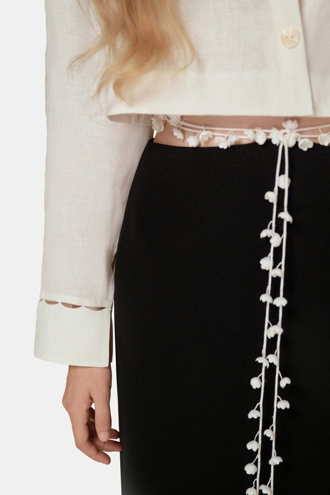White Convallaria Black Skirt - Montsand