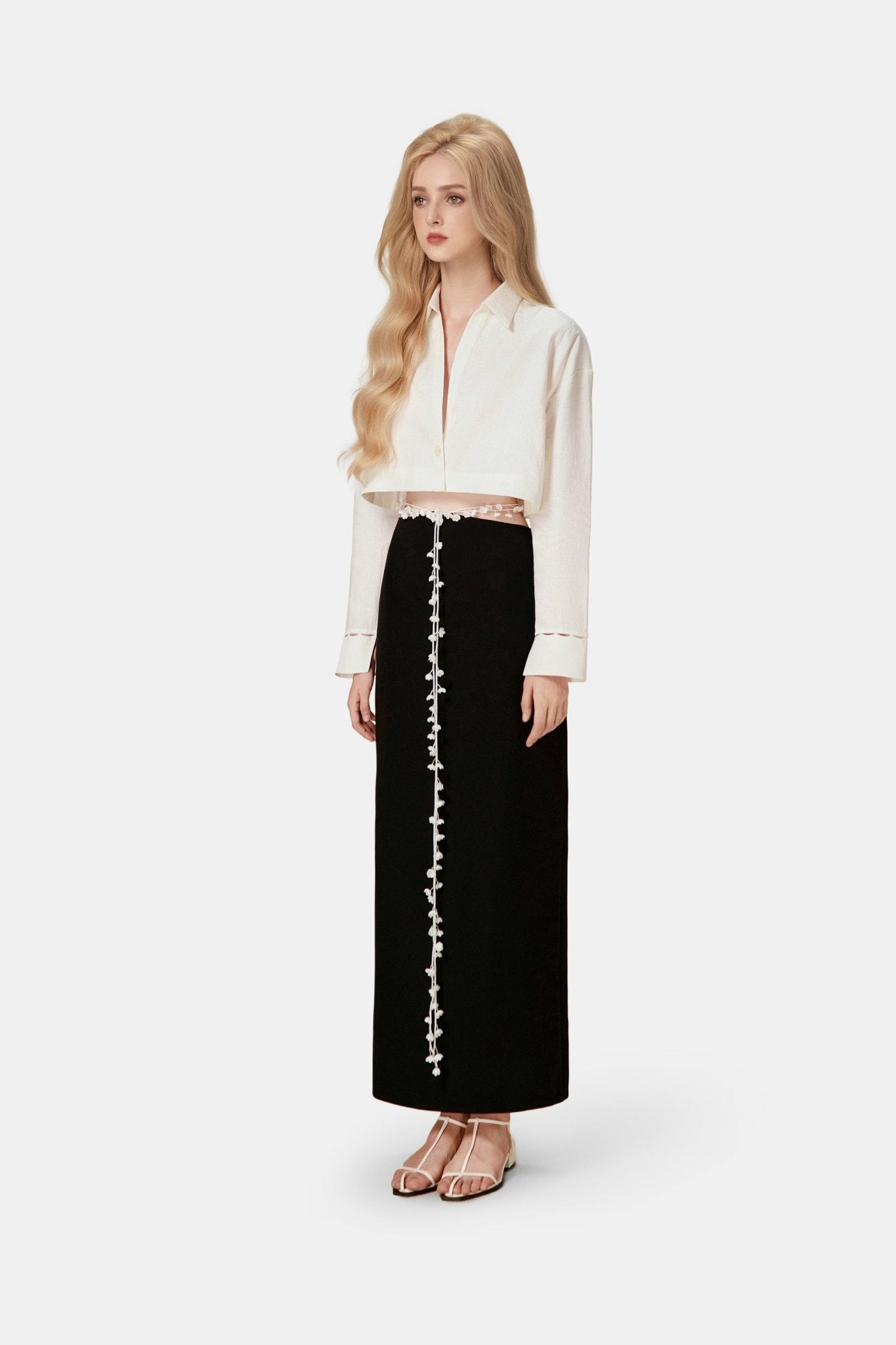 White Convallaria Black Skirt - Montsand