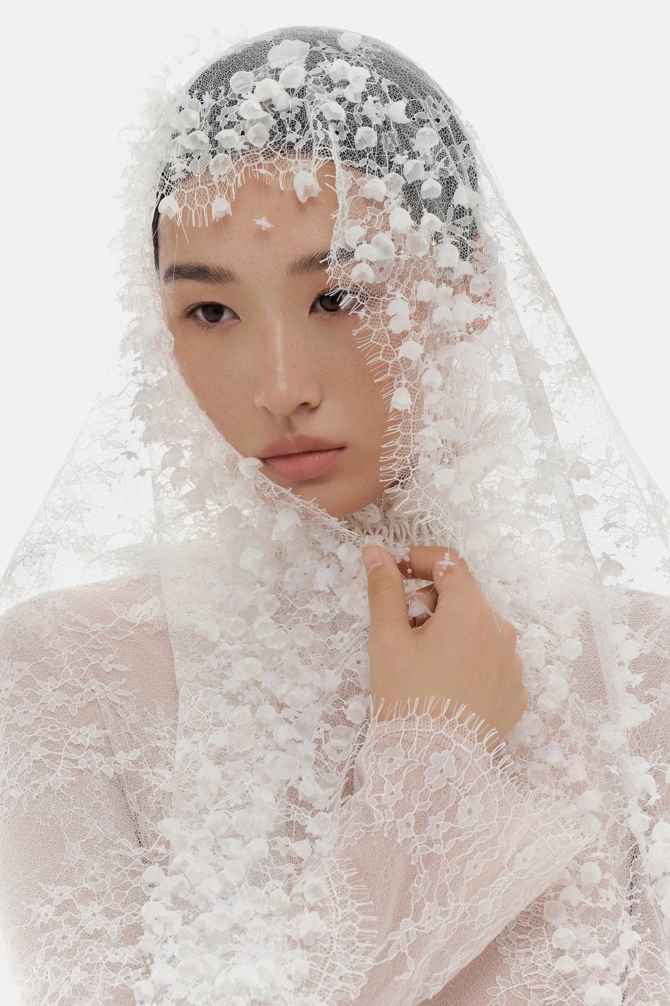 White Flowers Headscarf - Montsand