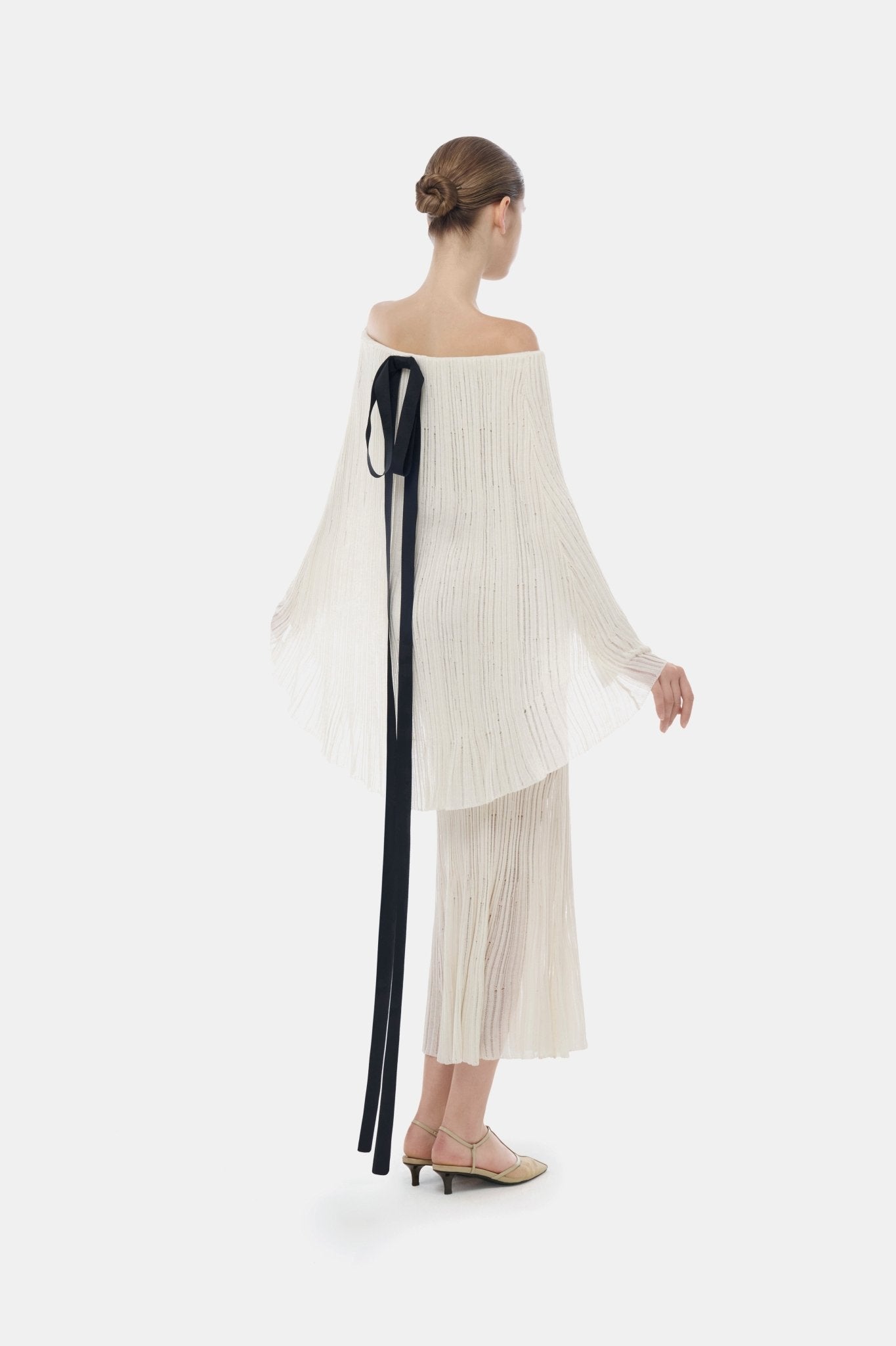 White Off-Shoulder Pleated Midi Dress XS White Off-Shoulder Pleated Midi Dress XS