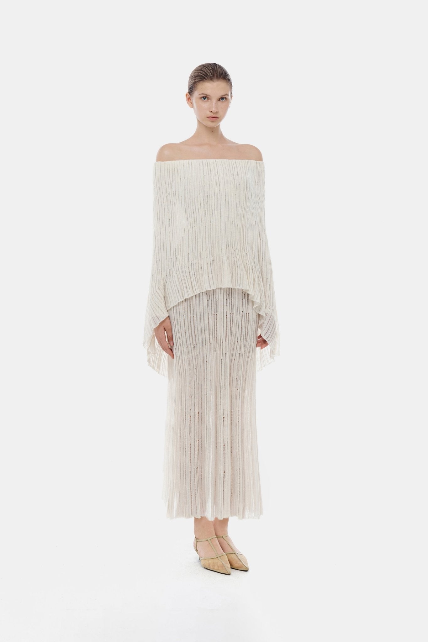 White Off-Shoulder Pleated Midi Dress XS White Off-Shoulder Pleated Midi Dress XS